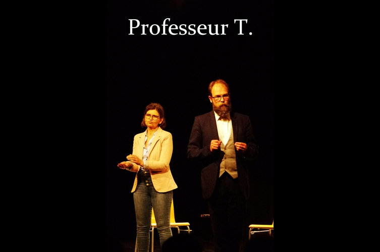 Ma grand-mère fait tourner les tables. - Photo n° 1