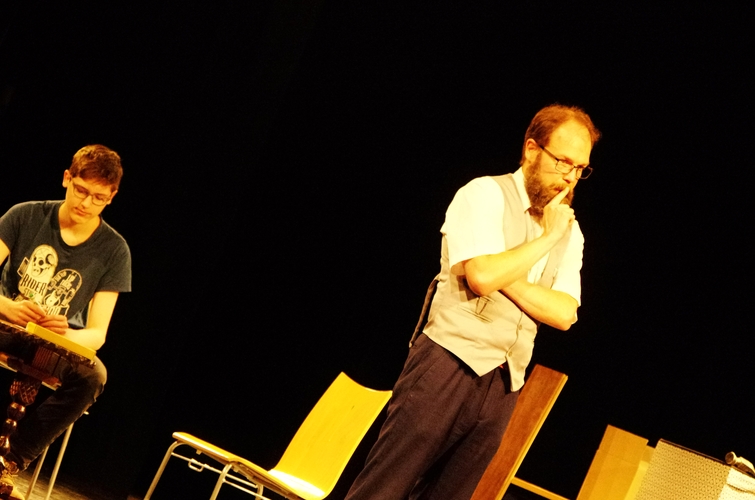 Ma grand-mère fait tourner les tables. - Photo n° 4